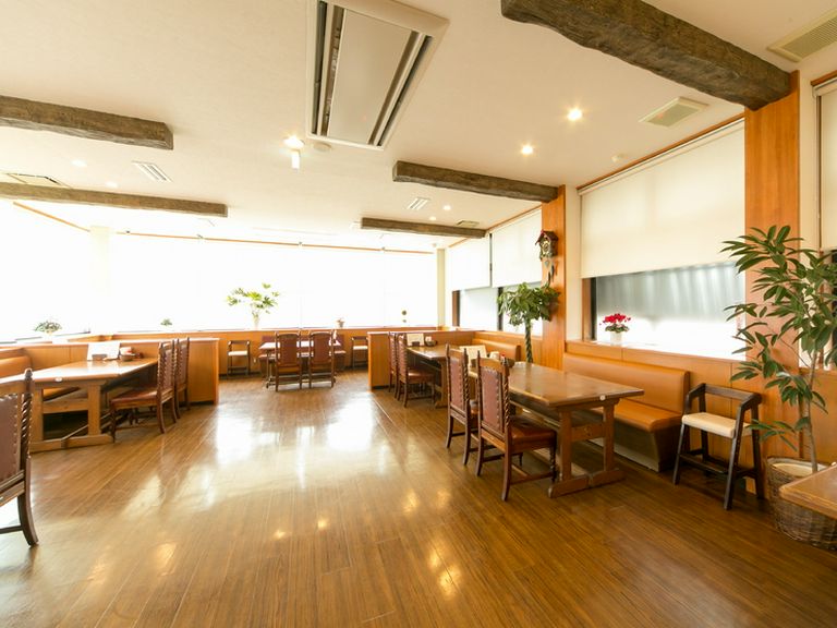 コース料理は2000円〜。最大30名様までのお席がございます！　