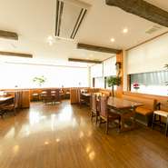 コース料理は2000円～。最大30名様までのお席がございます！　