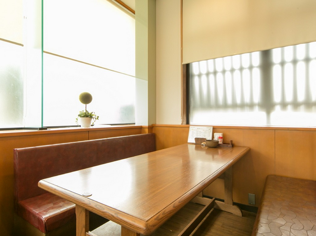 親しい友人同士の語らいの場としても。コース料理2000円～