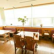 熱々の鉄板料理にキリッと冷えたビールで乾杯！　