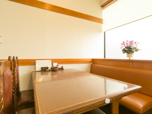 ご予約席もテーブル・お座敷と両方ご用意。