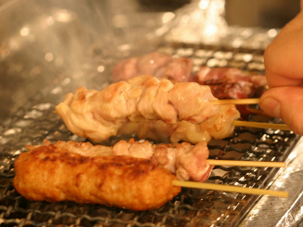 今井屋職人”焼き方人”が絶妙に焼く、絶品焼き鳥