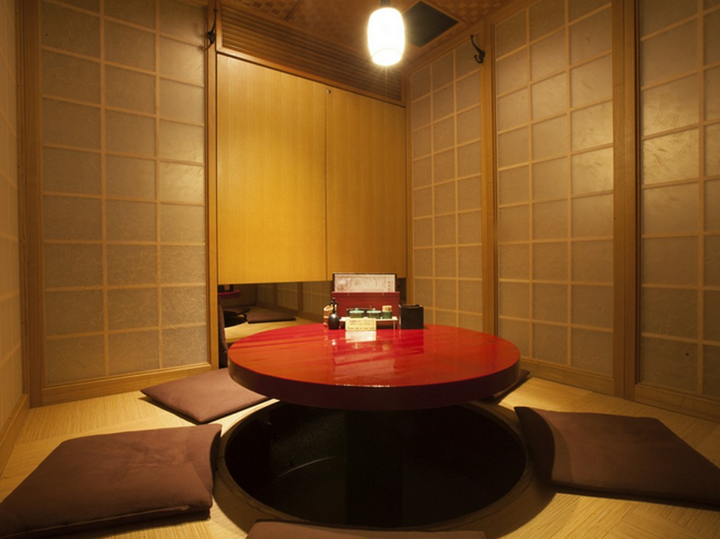 半個室あり。木の温もりがあふれる、上質な和の空間