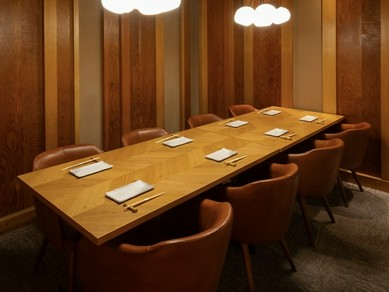 個室あり。木の温もりがあふれる、上質な和の空間