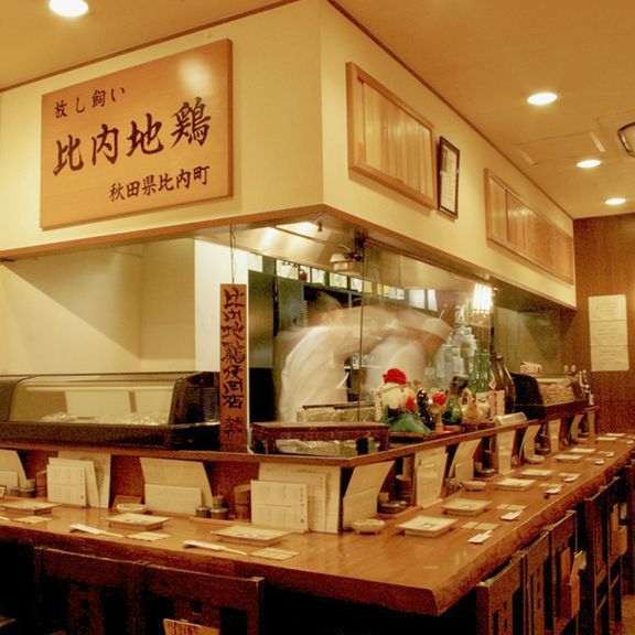 木を基調とした、落ち着いた雰囲気の中で絶品やきとりを…