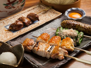 希少な「比内地鶏」を炭火焼きで味わう