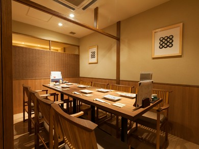 木の温もりが溢れる店内