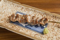 もも肉より柔らかく、ホルモンより歯ごたえのある食べやすい部位です。