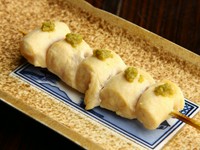 柔らかく、タンパク質を多く含み、脂肪が少ない部位です。
味付けは3種よりお選び下さい。（静岡県産本わさび／京都産御所梅添え／宮崎県産青柚子胡椒）