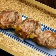 心筋で構成されているのでシャキッとした歯ざわり。
三～四羽で一本分です。