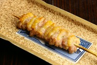 一番運動量が多い部位のため、上質な脂と旨みが詰まっている部位です。
他では味わえない、ジューシーなせせりを味わうことができます。