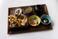 お刺身・茶碗蒸し・小鉢・漬物・味噌汁