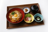 お刺身・小鉢・漬物・味噌汁