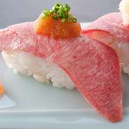 利久の代表的メニュー・炭焼き「極み」や、牛たん寿司をご賞味下さい。
