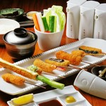 串カツ(八種):海老・岩中豚・生椎茸等。
御食事・生野菜スティック・黒糖ゼリー・甘々棒付。