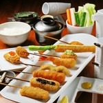 串カツ(十種):海老・アスパラガス・生椎茸等。
御食事・生野菜スティック・黒糖ゼリー・甘々棒付。