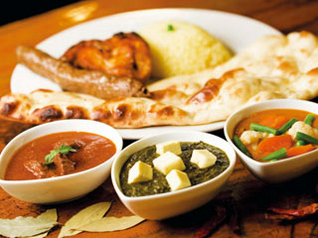 セットでお好みのカレーの組み合わせて