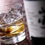 カクテルはもちろんプレミアムな世界の銘酒を各種取り揃えております。