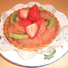 季節のフルーツタルトがたくさんあります。