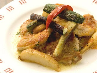 若鶏と農家からの新鮮な野菜のグリル
