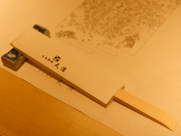 幅広い年齢層に親しまれている地元の老舗料理店