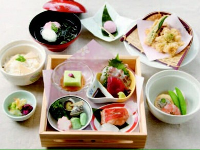 季節の懐石膳、2980円より