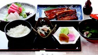 かば焼、刺身、うなぎの胡瓜もみ、御飯、肝吸い、上新香  ※かば焼きは、うな重にも調整します。