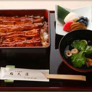 愛知三河産特大うなぎ一本分
肝吸い、香の物、甘味