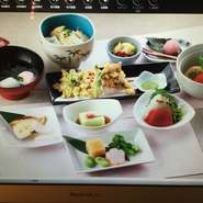 春の食材をふんだんに使った天濱オリジナルの懐石膳です。