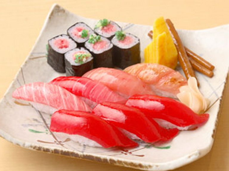刺身、タタキ…。新鮮なマグロがたっぷりの「鮪づくし」