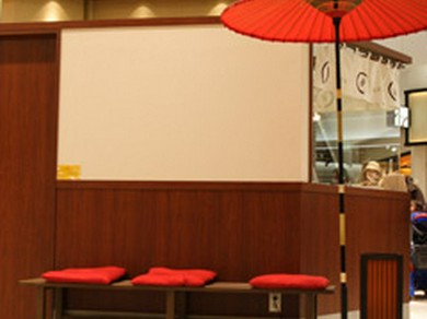 店舗裏の『お茶屋』で召し上がるのも楽しいです