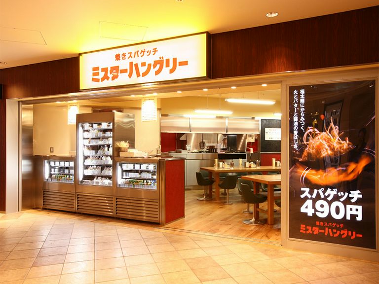 香ばしい匂い誘われ、つい立ち寄ってしまう開放的な店内。