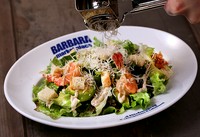 シンプルハウスサラダ、マーケットチョップサラダ、エビとアボカドのシーザーサラダ