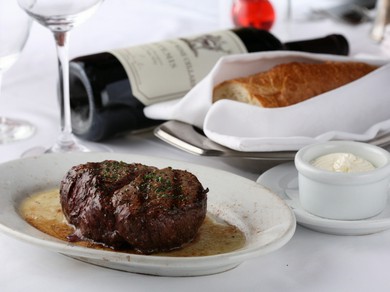 全世界に約140店舗を擁する人気ステーキハウスです