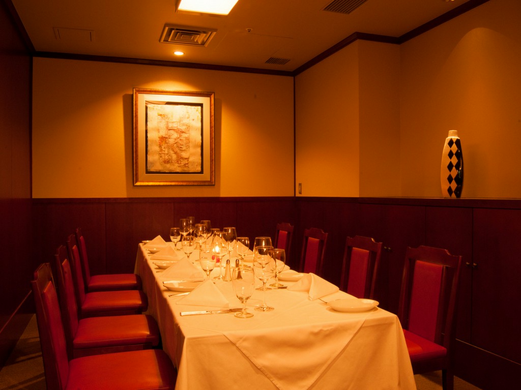 キャンドルに照らされた個室で、特別な一夜を演出できます