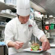 食材のクオリティや品質管理には万全を期しています。これは、美味しい料理に満足していただくとともに、安全な食である信頼を得ることにも気を遣っています。