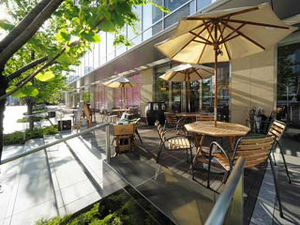 これからの季節はテラス席が最高です