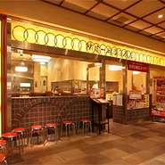 美味しさに自信があるから一本勝負!!という『麻婆豆腐専門店』。辛さだけではない深みのある味が魅惑の世界へ誘います。こだわりの詰まったレシピから生まれる深みのある美味しさをお愉しみ下さい。