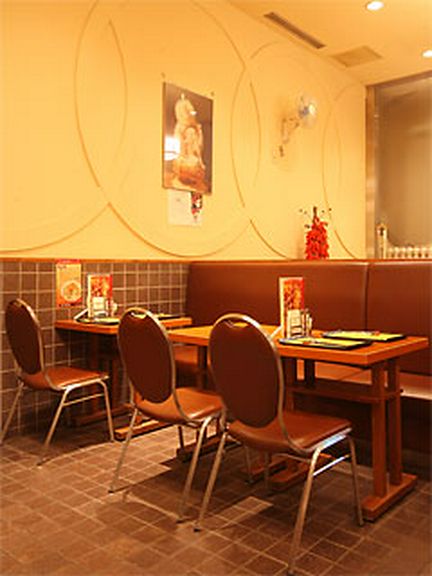 ゆっくり楽しめる店内。麻婆豆腐のテイクアウトも出来ます!!