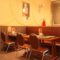 ゆっくり楽しめる店内。麻婆豆腐のテイクアウトも出来ます!!