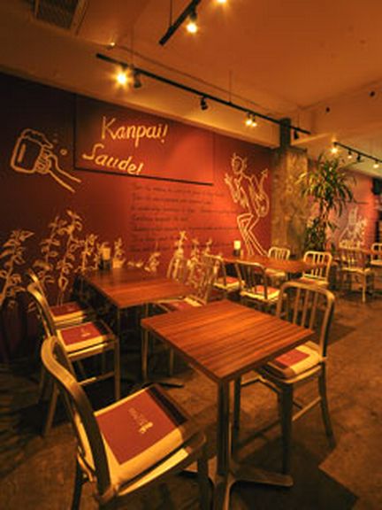 全面禁煙のカジュアルな店内