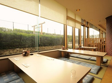 小さなお子様連れにも安心な座敷のお席