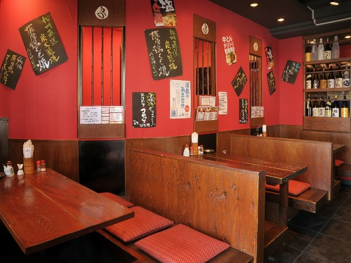 親しみやすい雰囲気の活気あふれるお店。