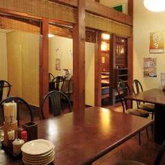 とりとり亭　港店は、ご家族での食事にも最適です。