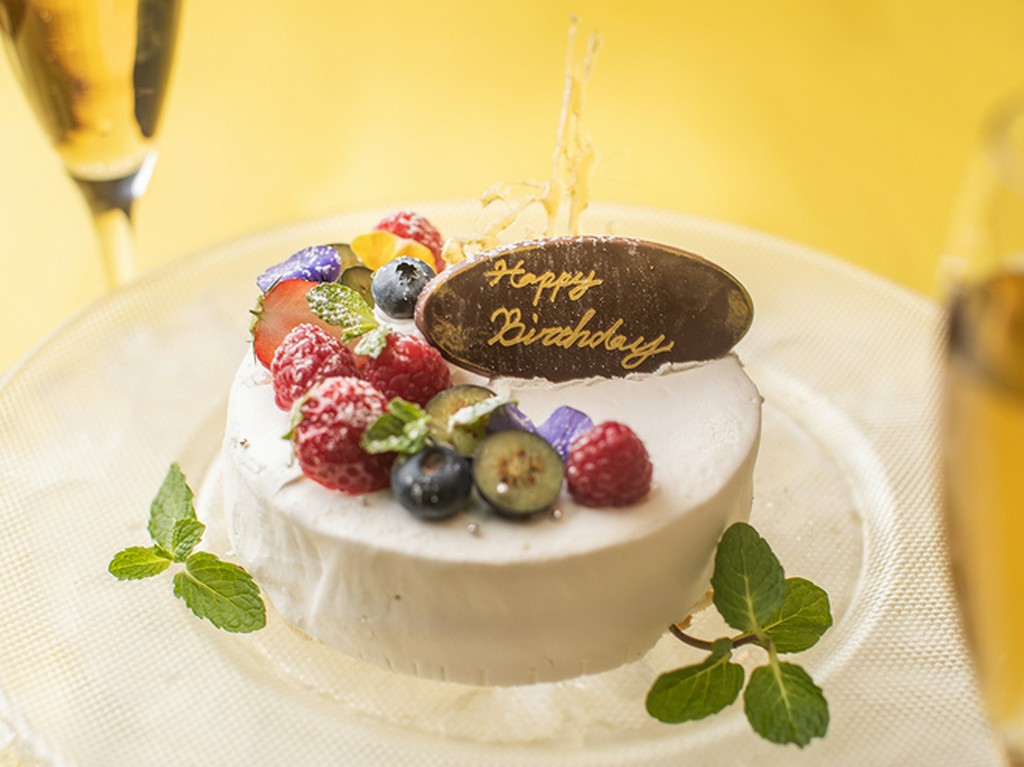 【窓際席確約】ホールケーキ付記念日コースは5,800円～！