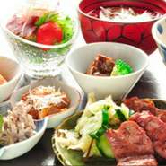 平日の昼であれば、限定20食の「牛たんづくし定食」がありますが、夜には夜だけの「牛たん御膳」があります。ボリュームたっぷりのメニューで、ゆったりとお酒も楽しんでいただければと思います。