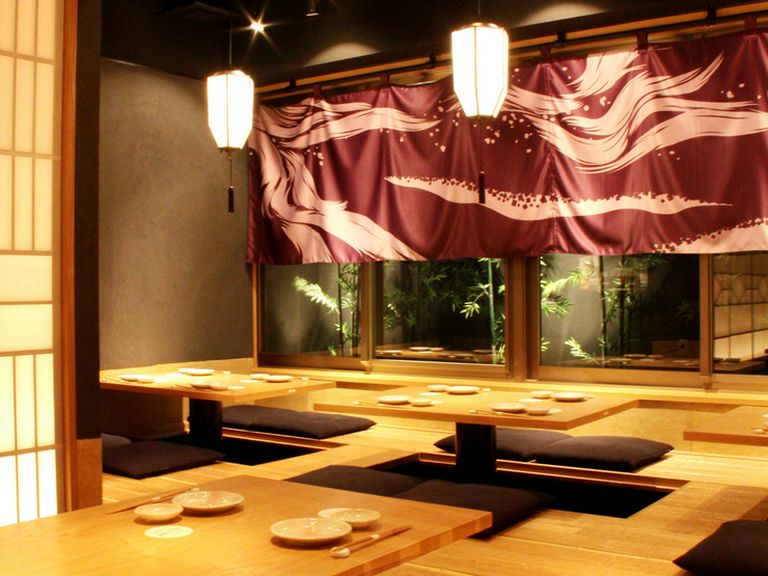 広々とした空間の掘り炬燵