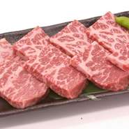 お肉はA4・A5ランクの和牛を使用。最終調理はやはり職人技で決まり。
こだわりのお肉をお楽しみください。
