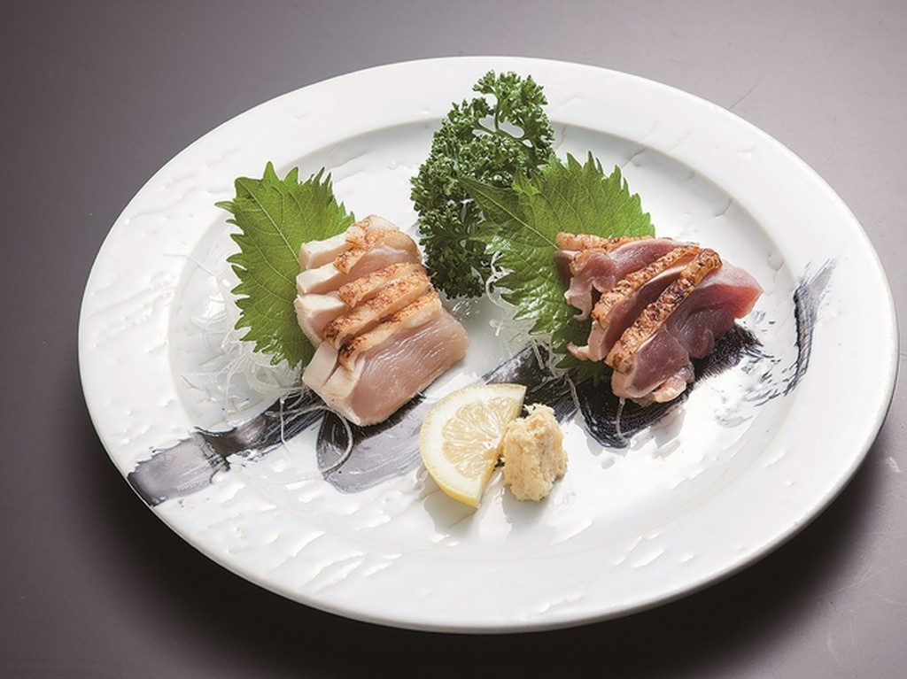 食感の違う2つの美味しさ！　『薩摩知覧鶏　ももむね盛合わせ』