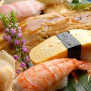 本格職人が握る自慢の『江戸前寿司』や新鮮さが自慢の『刺し盛り』など
新鮮な魚介類のメニューをメインに、豊富なで美味しい料理を取り揃えたお得なコース料理もご用意。各種ご宴会やパーティなどに最適です！